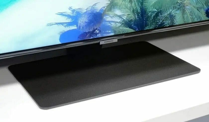 Samsung Q80C Review stand
